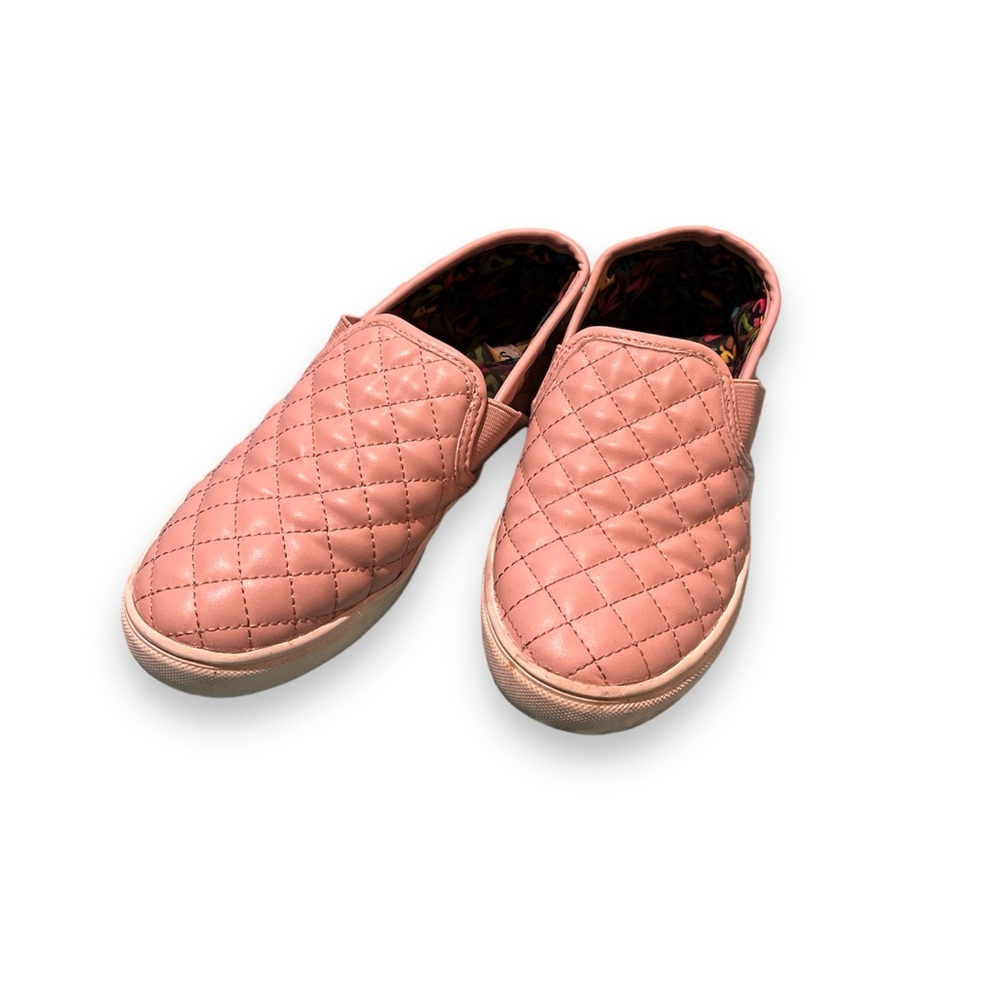 Steve Madden Size 2 Slip-on Shoe